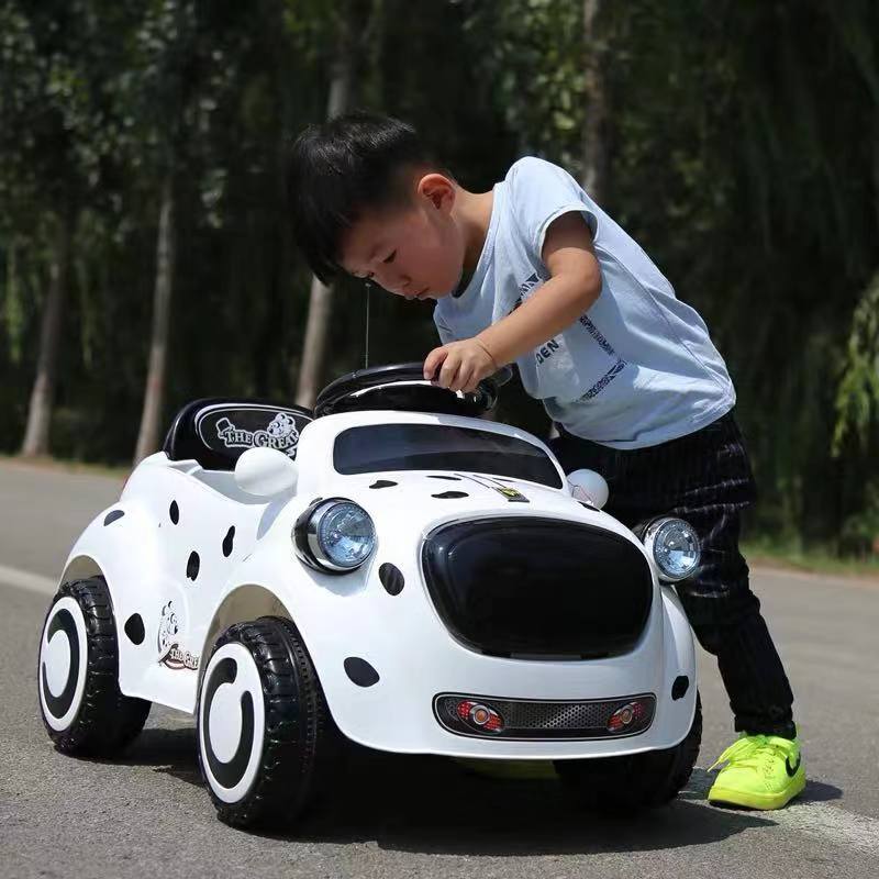 婴儿童电动汽车可坐人四轮小孩玩具车男孩女孩宝宝遥控车摇摆童车