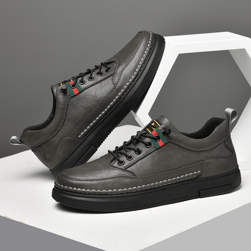 男鞋新款百搭潮流英伦商务休闲皮鞋板鞋黑色透气秋冬加绒鞋子