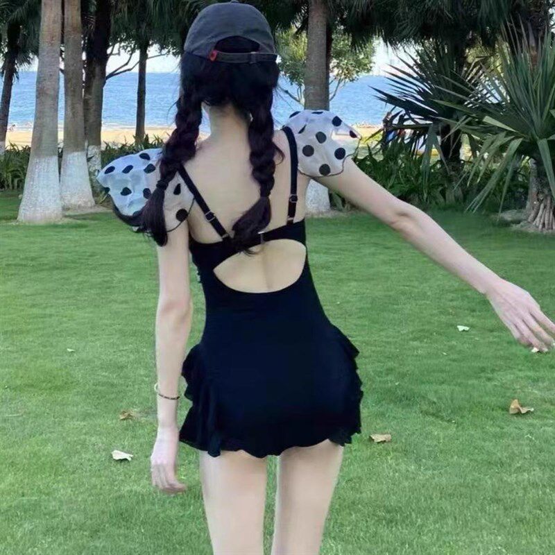 泳衣女连体波点小胸无钢托带胸垫高级感小个子保守遮肚显瘦泡温泉