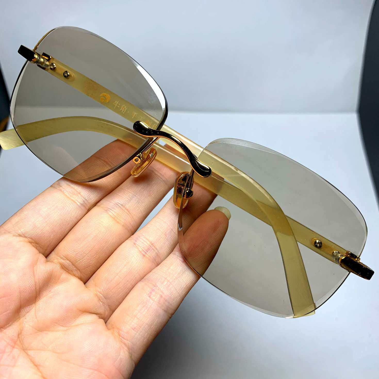 世行东海水晶石眼镜原石切割高清真水晶护目养眼镜无框手工牛角架