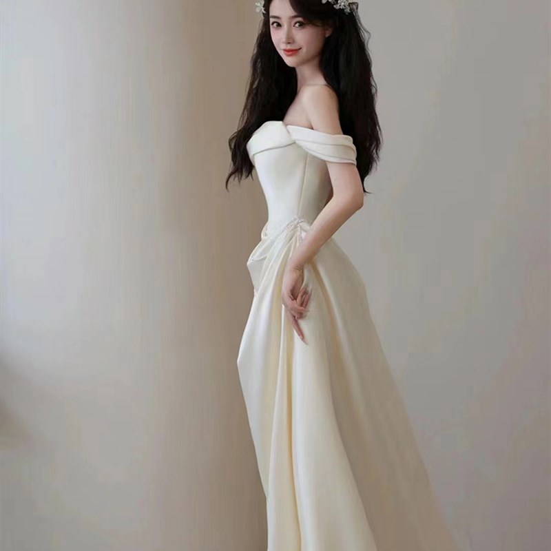 梵娜仙衣法式缎面轻婚纱新娘气质高级感简约一字肩出门纱白色礼服