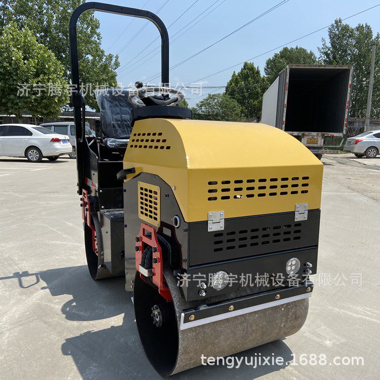 座驾式双钢轮柴油振动压路机1吨液压座驾式双钢轮压路机腾宇压实