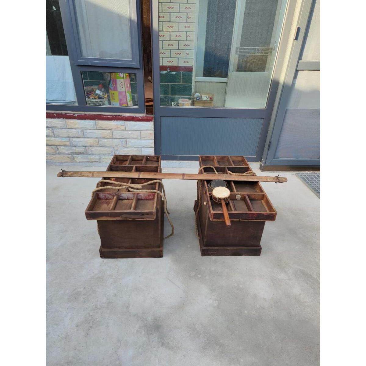 民俗，怀旧的旧物品，老式的镐，战士，镐，摇响器卖杂货，80年的