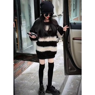 童装女童黑白条纹卫衣秋冬季加绒加厚中大童时髦洋气宽松毛毛衣潮