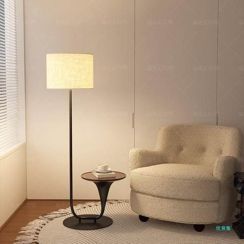 北欧客厅沙发旁轻奢茶几设计感创意新款置物卧室床头落地灯