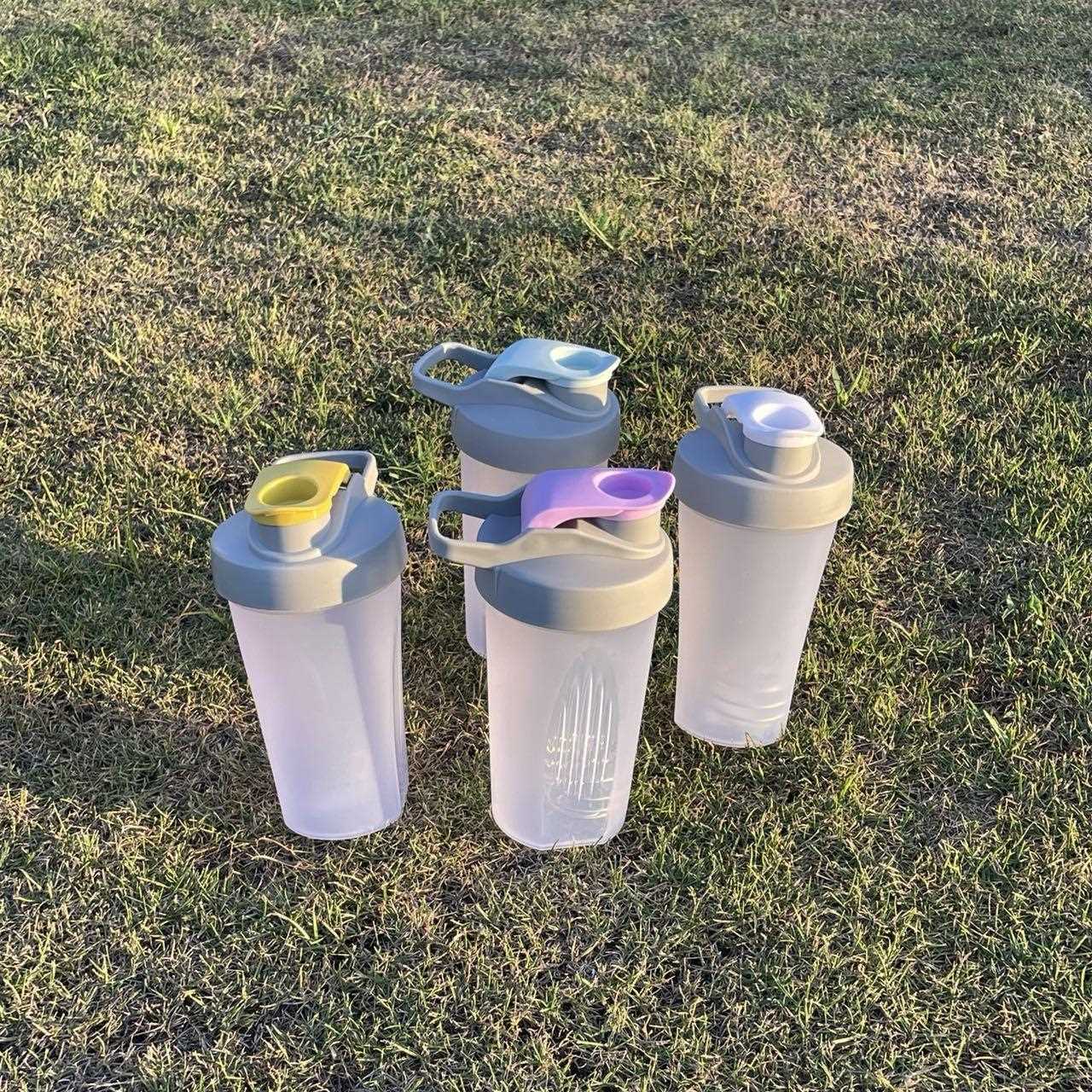 直销新款摇摇杯400ml奶昔杯蛋白粉搅拌杯翻盖带提手便携水壶健身