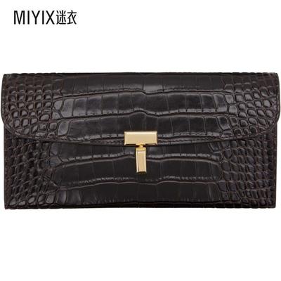 Totême 女款棕色 T-Lock Croco-Embossed 钱包 迷衣时尚