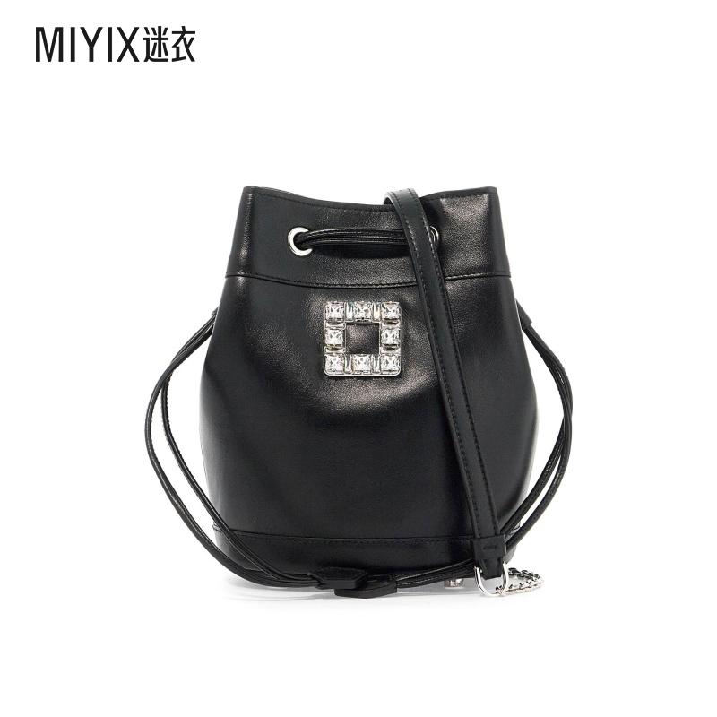 【早秋新品】Roger Vivier  女Très Vivier抽绳水桶单肩包