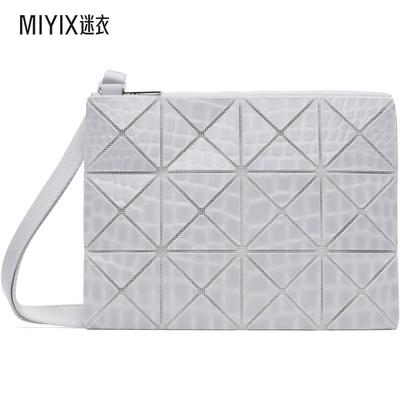 Bao Bao Issey Miyake 男款灰色 Kaiju 单肩包 迷衣时尚