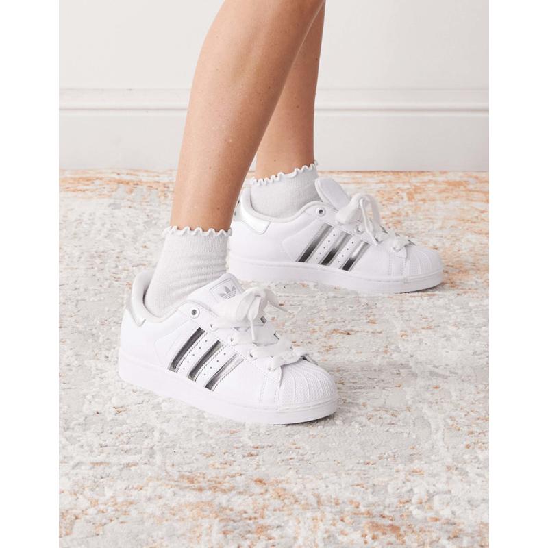 Adidas Originals 女士 运动鞋 Superstar II 金属银训练鞋(白色)