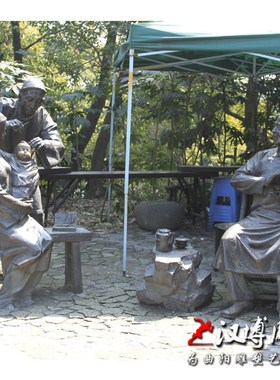 玻璃钢仿铜雕塑传统手艺主题剃头师傅人物雕塑公园景观大型园林