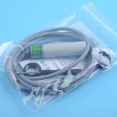 PM18系列物料液位静电容量型接x近传感器NPN常开PNP.NO电压24V