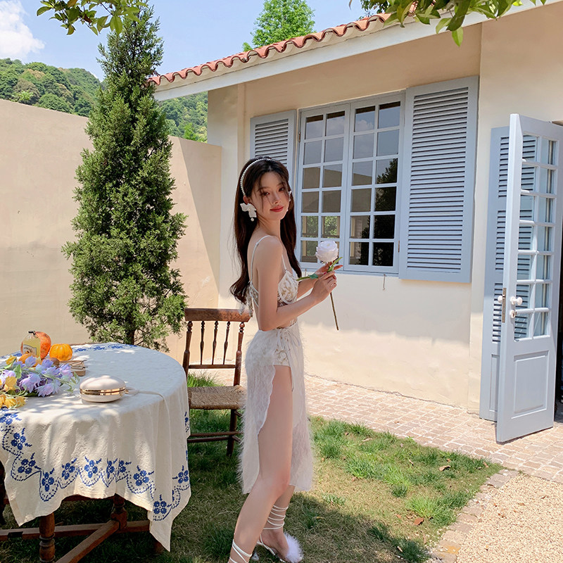 性感纯欲风泳衣女ins蕾丝小众高级白色超仙显瘦遮肚小胸聚拢泳装