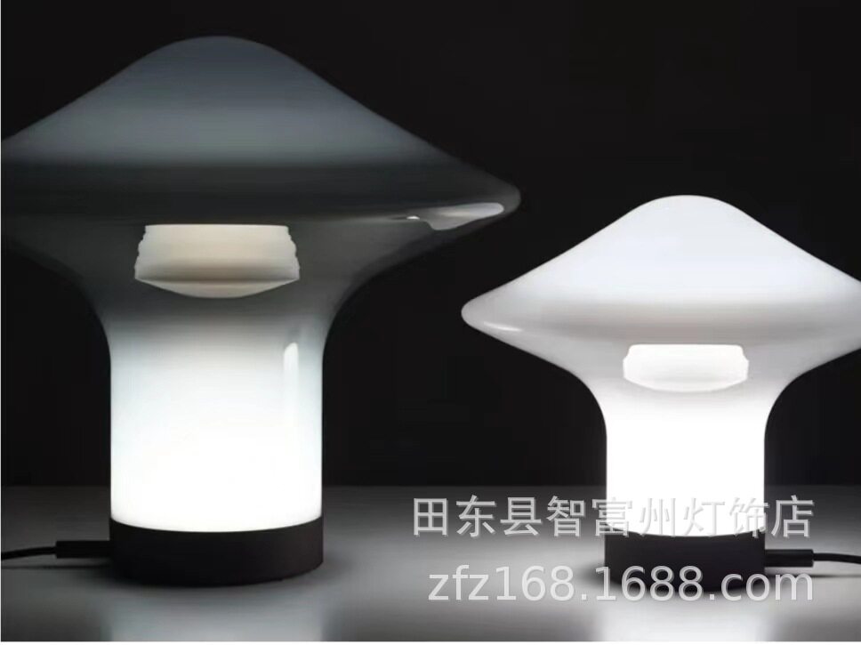 新款轻奢极简创意装饰蘑菇台灯设计师样板间软装搭配家居玻璃台灯