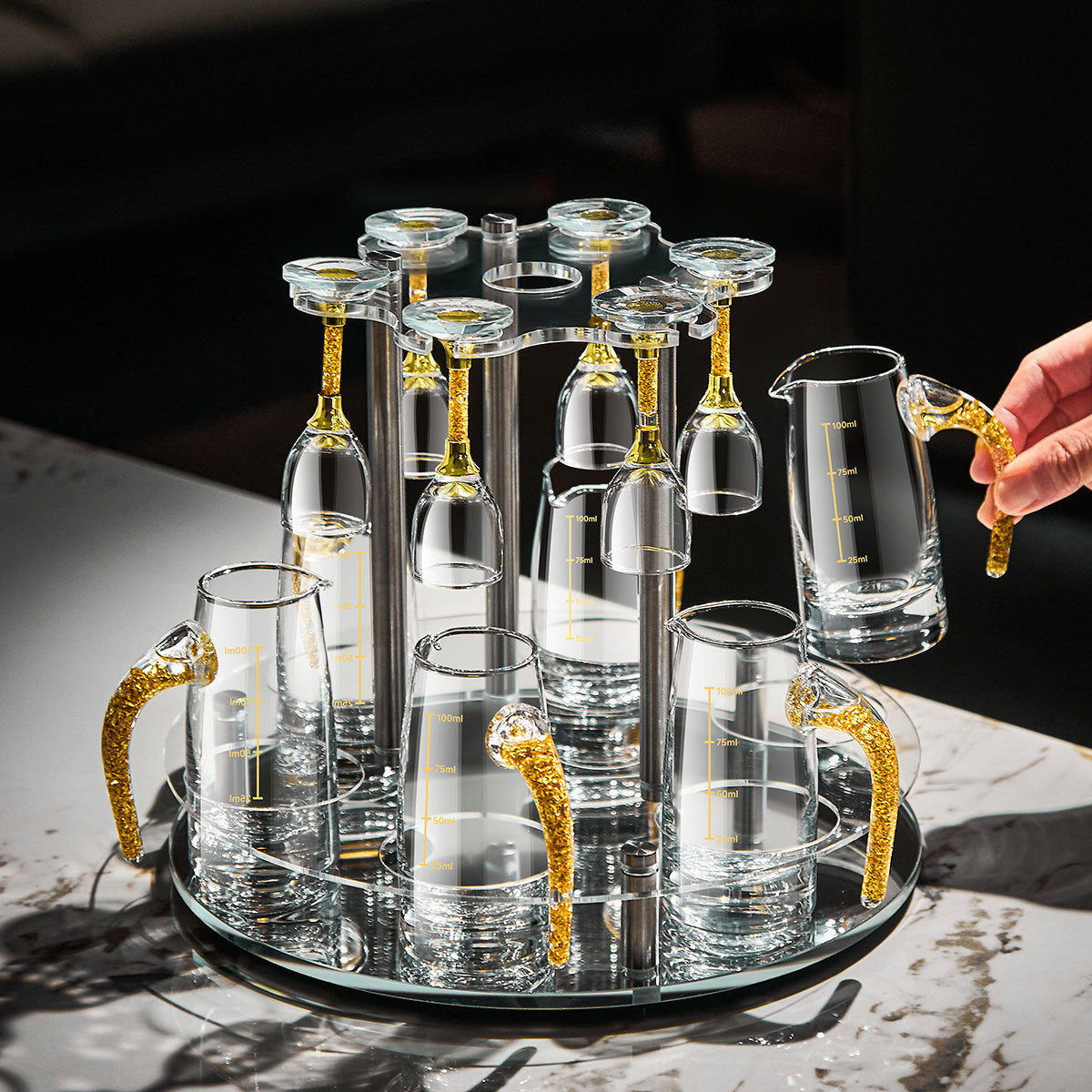 高端轻奢小号烈酒小酒杯一口杯家用金箔白酒杯套装水晶玻璃分酒器