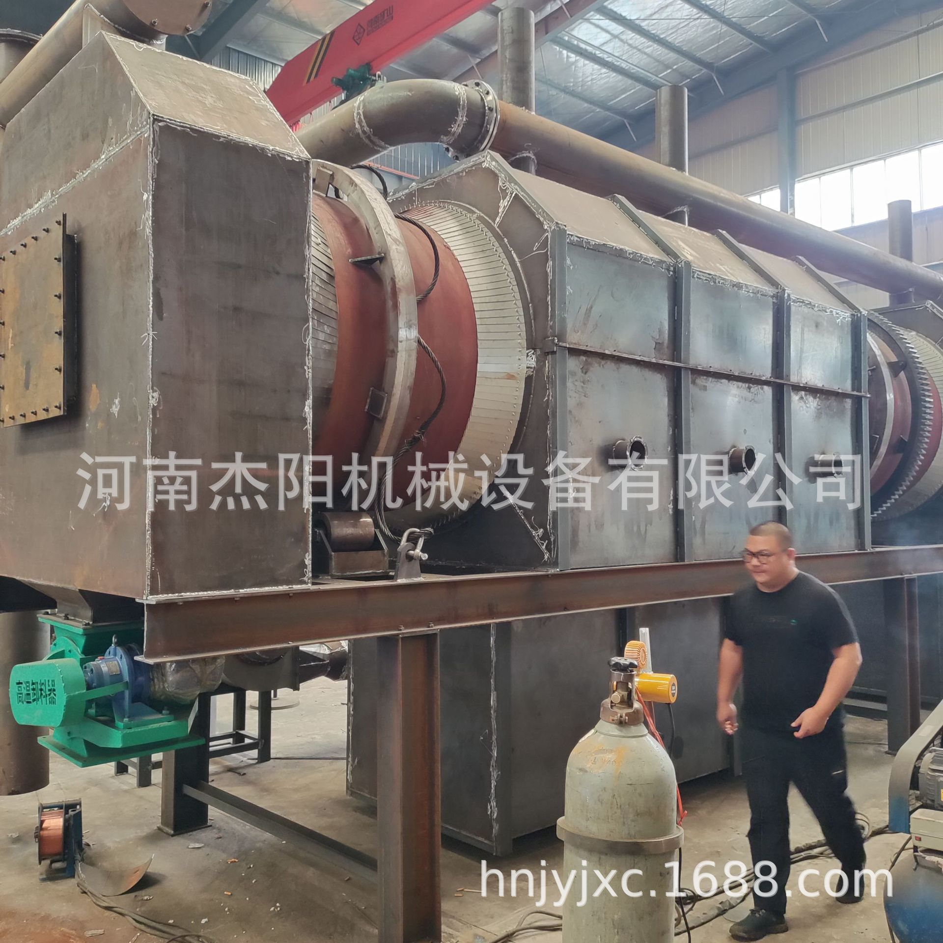 大型连续式炭化炉是炭化桉树皮杉木皮的制炭机全天不间断椰壳炭化