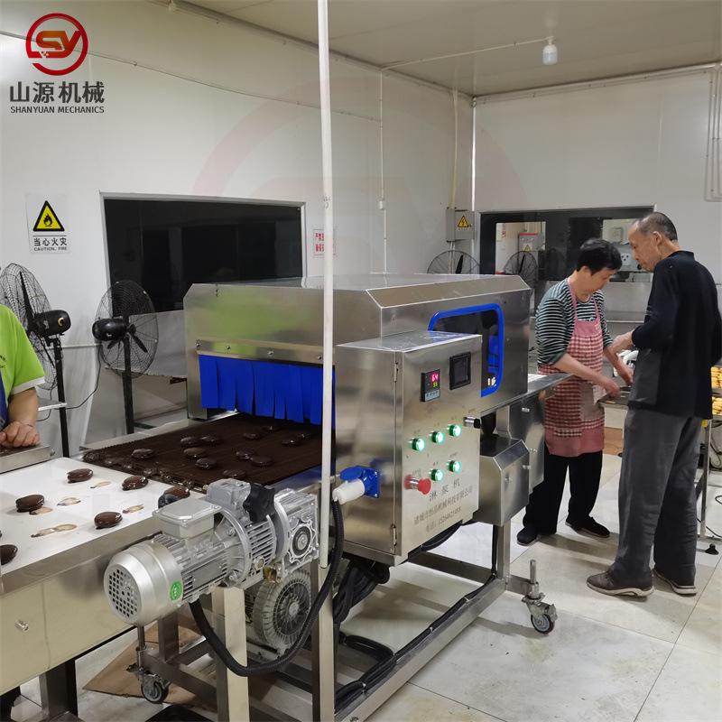 士力架涂巧克力酱机器喷淋式淋巧克力机器蛋糕巧克力涂层机