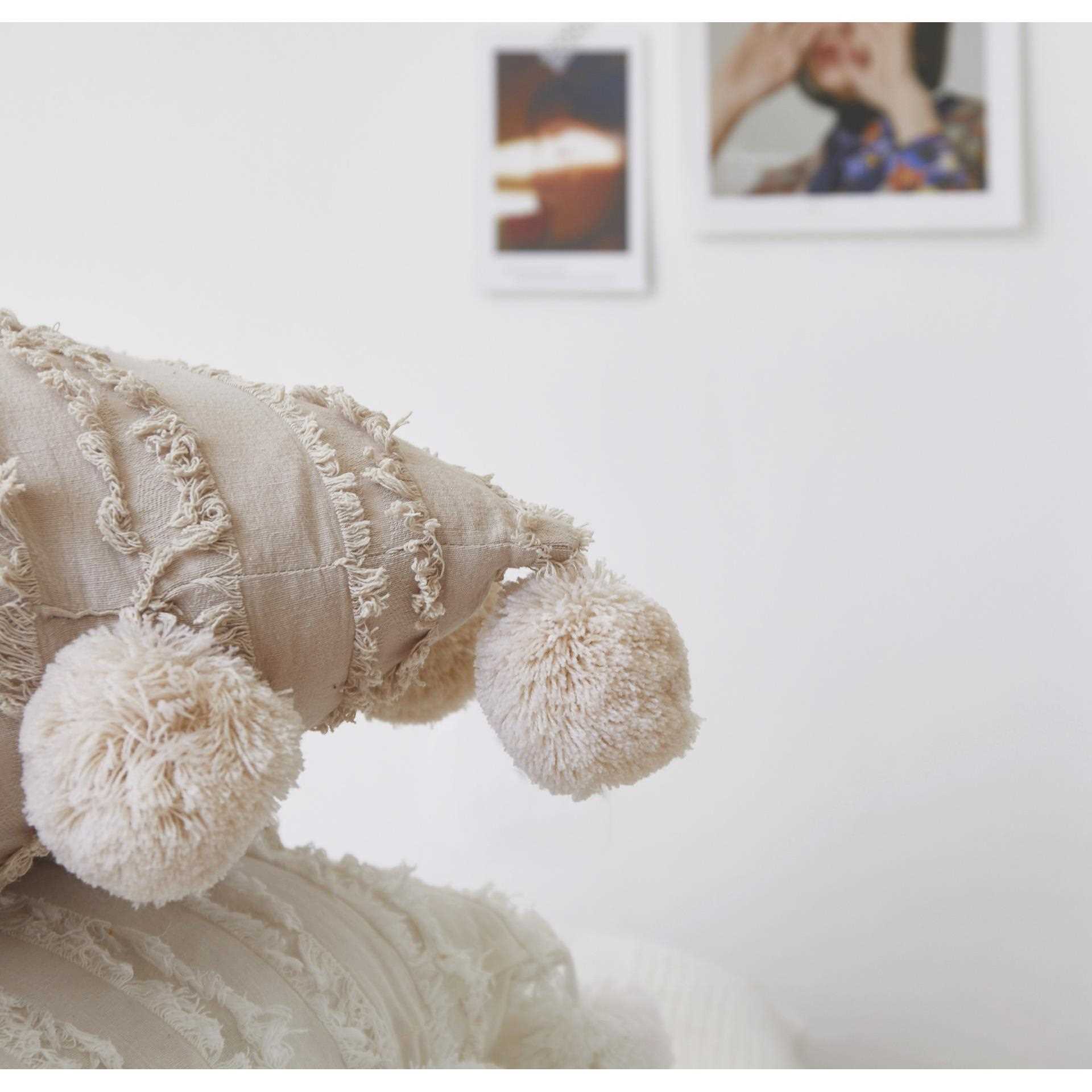 直销新款亚马逊日韩式棉麻球球提花抱枕 复古新款简约纯色流苏靠