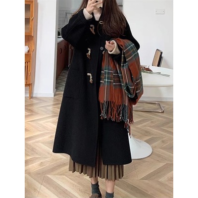 黑色牛角扣双面羊绒大衣女