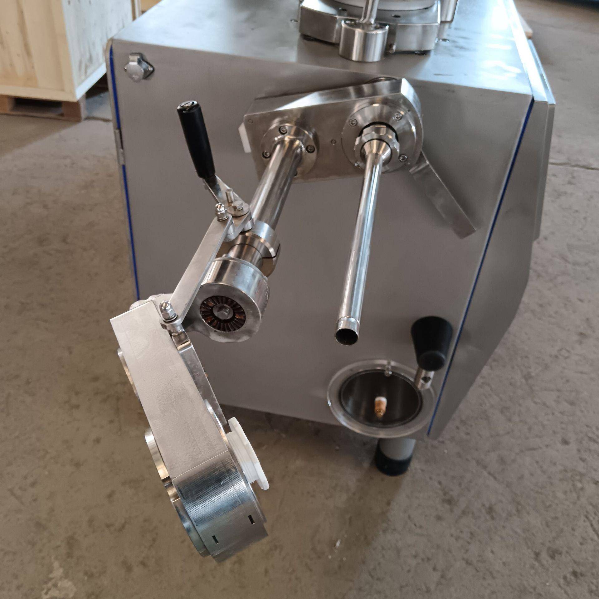 小型叶片扭结定量灌肠机3000型腊肠扭结定量机器真空灌肠机香肠