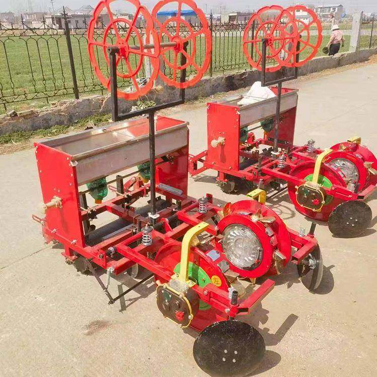 起垄花生播种机四轮车带高粱种植机膜上谷子施肥播种机油葵点播机