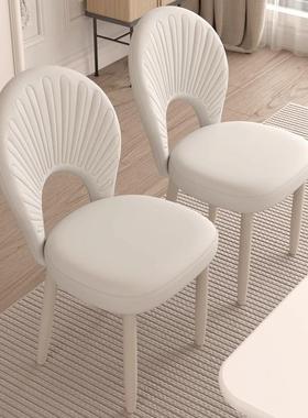 r^奶油风餐椅2025新款椅子法式软包靠背椅子简约家用餐桌椅贝壳椅