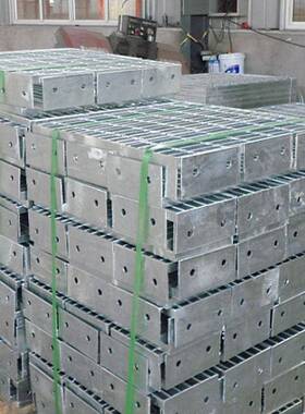 沟钢格板楼踏台步板平网格板建梯筑工地钢格栅板热镀锌钢ZRF格板