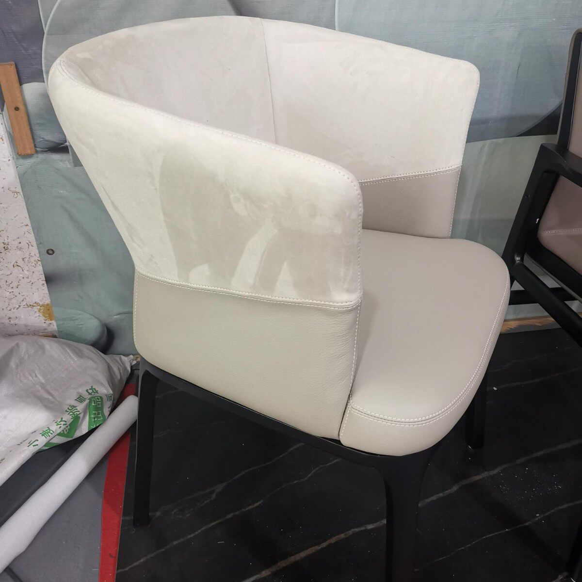 意式餐椅现代简约北欧靠背椅极简餐厅休闲椅时尚马鞍皮椅扶手