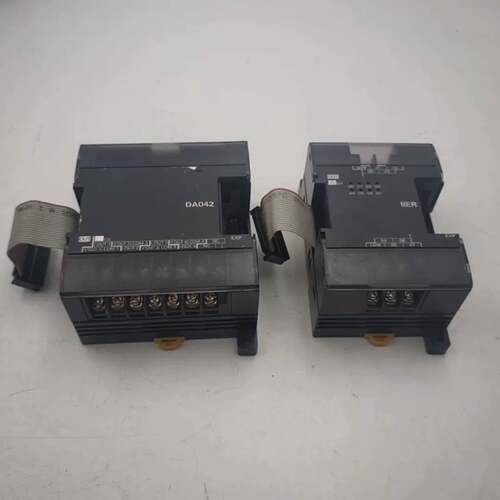 可维修欧姆龙PLC控制器模块CP1W-DA042 380一个CP议价