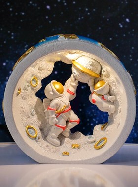 宇航员小夜灯摆件创意太空人书房办公室桌面装饰品送儿童生日礼物