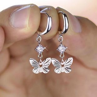 小香风气质蝴蝶耳扣设计感带坠耳环挂钩长款女耳坠百搭耳饰抗过敏