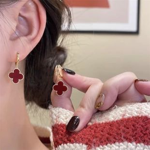 小众设计感红色四叶花耳扣2025年新款气质时尚耳环高级感精致耳饰