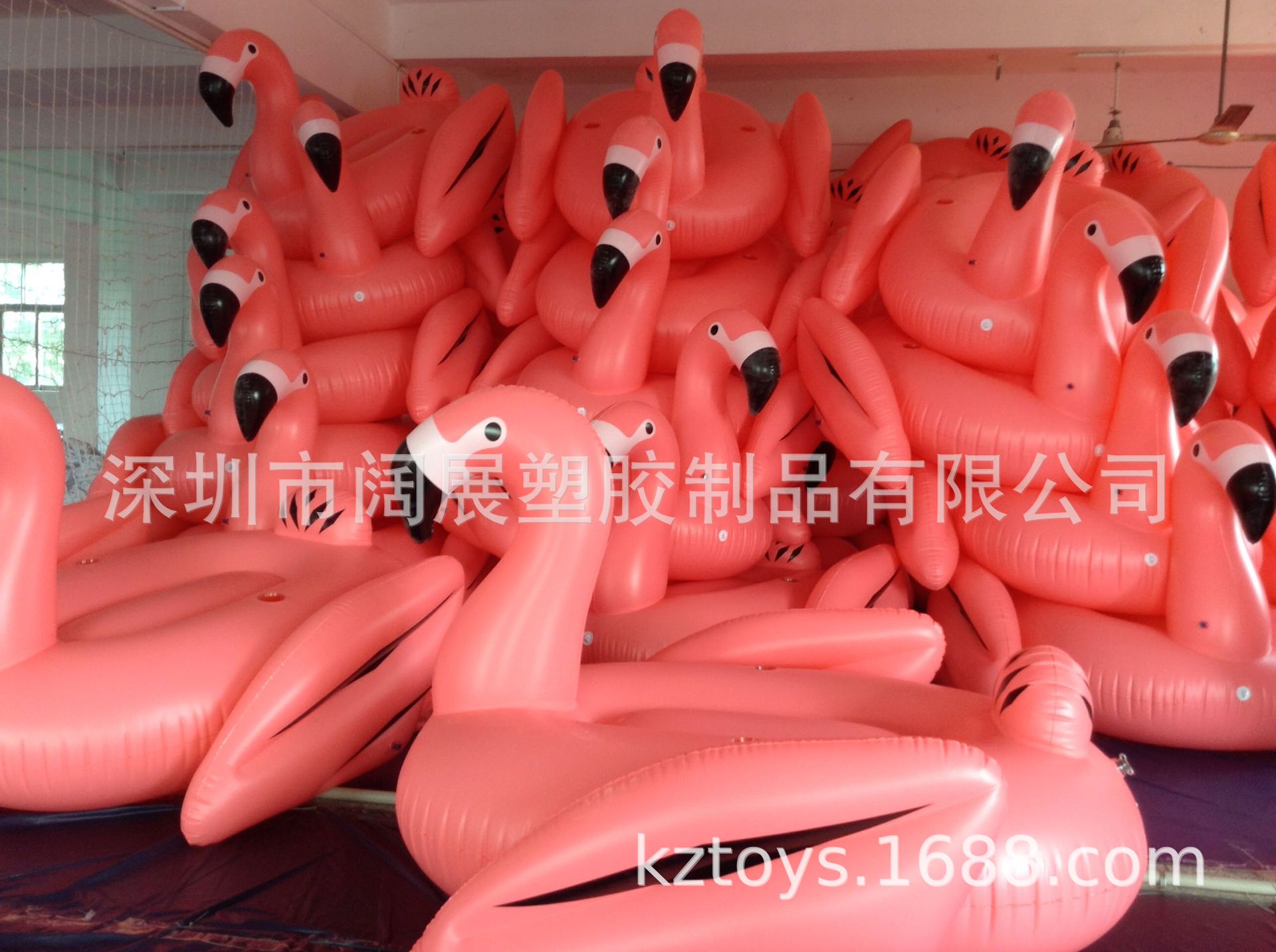 现货成人水上充气粉天鹅火烈鸟带杯洞带绳扣粉天鹤坐骑浮排