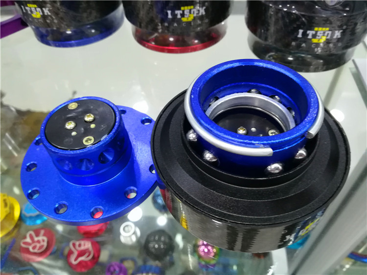 通用改装方向盘快拆器带安全锁垫高小按钮解锁碳纤1t快拆器坚固