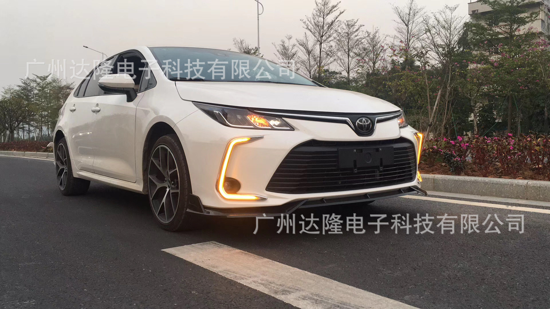 适用于19丰田卡罗拉日行灯新卡罗拉LED日间行车灯改装前雾灯转向