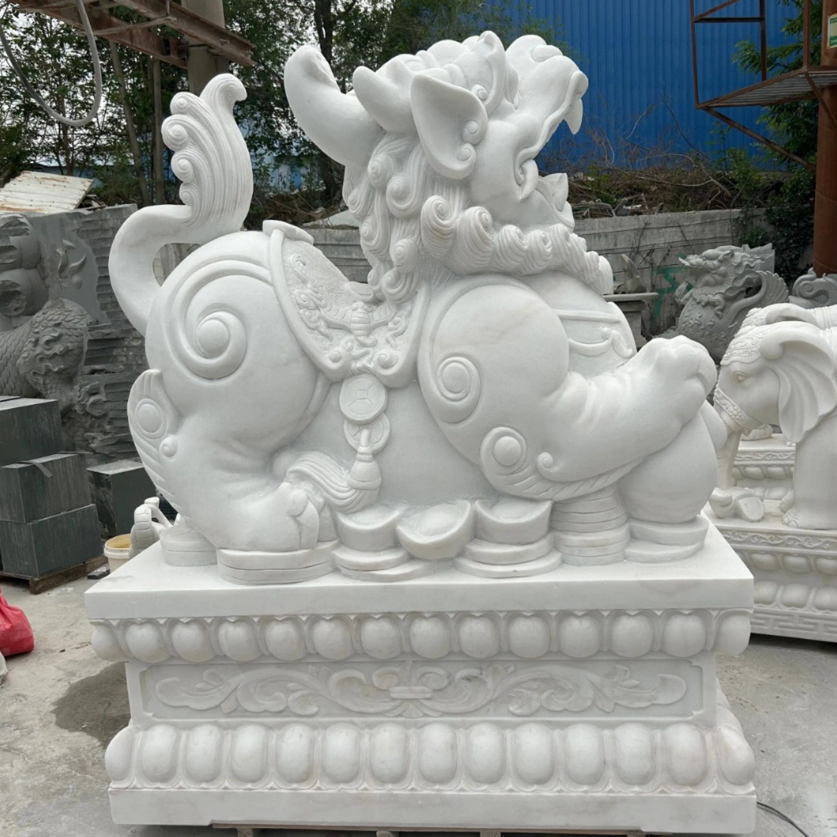 石雕貔貅一对晚霞红汉白玉青石头麒麟厂家别墅庭院商场门口摆件