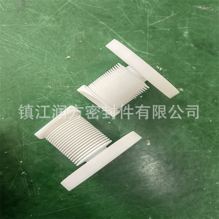 供应小型尺寸四氟软连接外观带鞋面坡度PTFE异形非标件