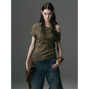 DIONYS*镂空不规则星星露肩针织上衣 斜肩设计感短袖针织衫