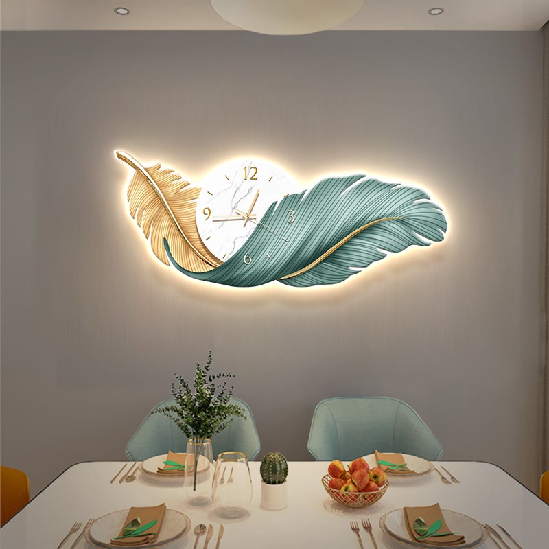 轻奢餐厅钟表装饰画创意发光羽毛壁画现代简约饭厅led灯时钟挂画