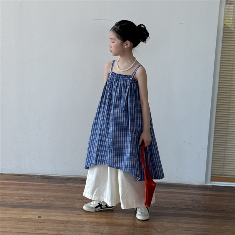 2025夏款女童韩版文艺风小格子吊带裙小女孩森系宽松大裙摆连衣裙