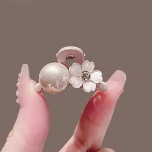 2025新款法式前额花朵发夹女高端高档侧边鸭嘴女士刘海夹子头饰女