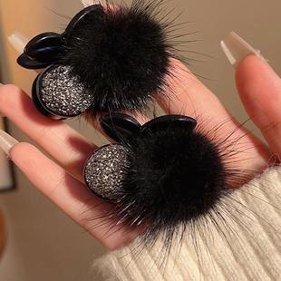 秋冬毛绒樱桃半扎发小抓夹女高级感刘海发卡高马尾固定发夹子头饰