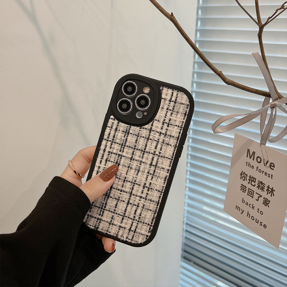 小香风iphone16适用14pro max苹果手机壳11女12简约15黑白格8绒布
