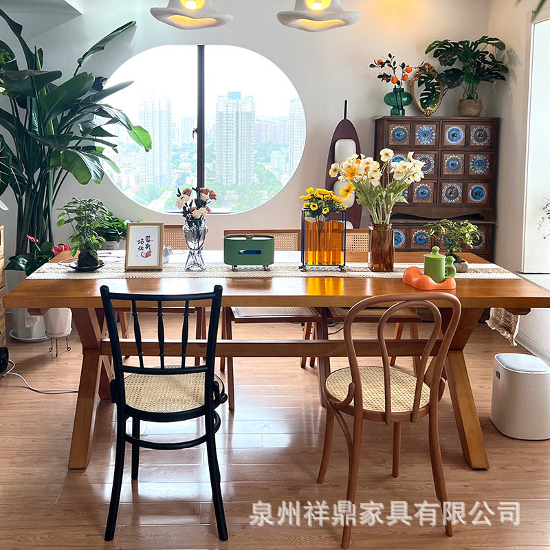 北欧实木餐桌椅组合家用长方形多人聚会饭桌酒店民宿简约大板餐桌