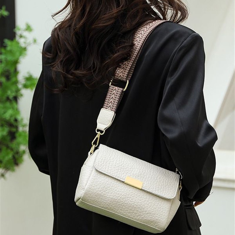 真皮女包2024新款时尚百搭单肩斜挎包头层牛皮大象纹宽带软皮包包