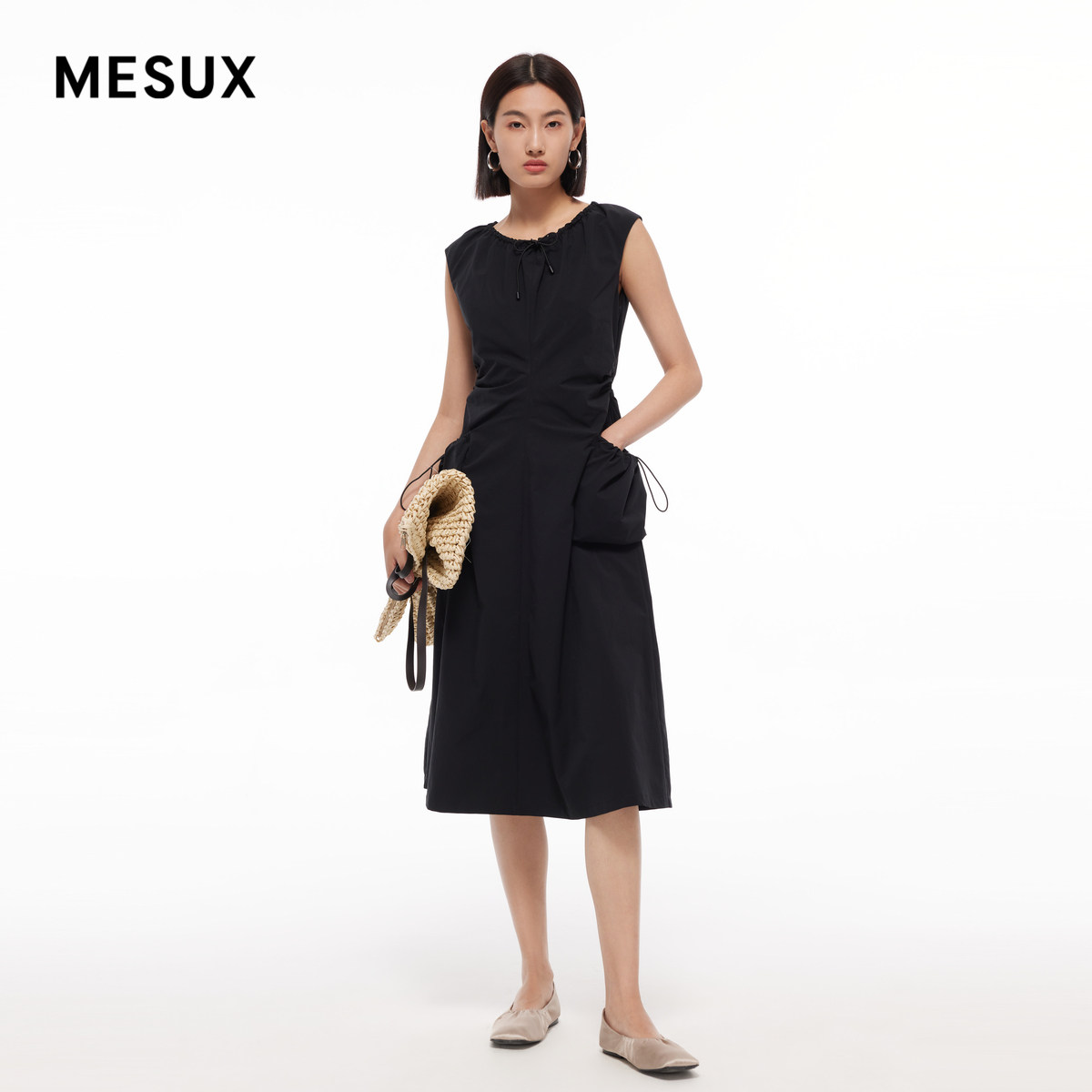 MESUX米岫新品女装圆领收腰抽绳无袖长款连衣裙MMMUO339