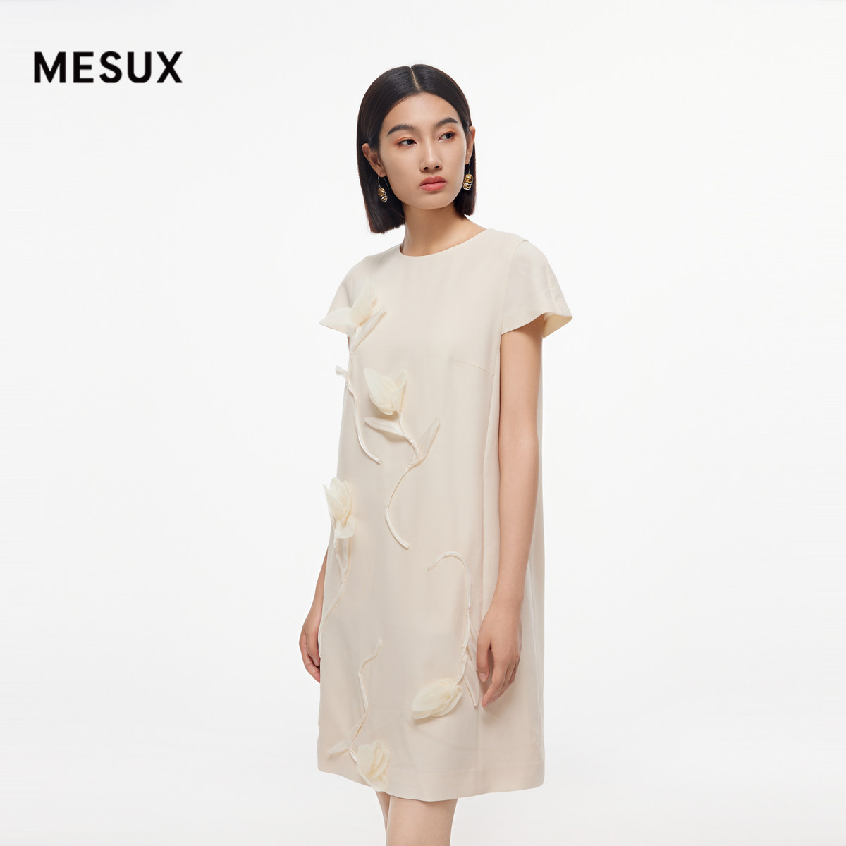 MESUX米岫新品女装设计感立体装饰花朵A字型连衣裙MMFUO406