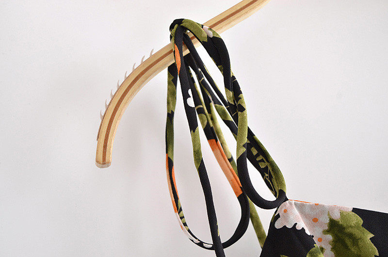 【包邮】复古叶子橘子碎花双肩系带露肩高开叉设计中长度假连衣裙