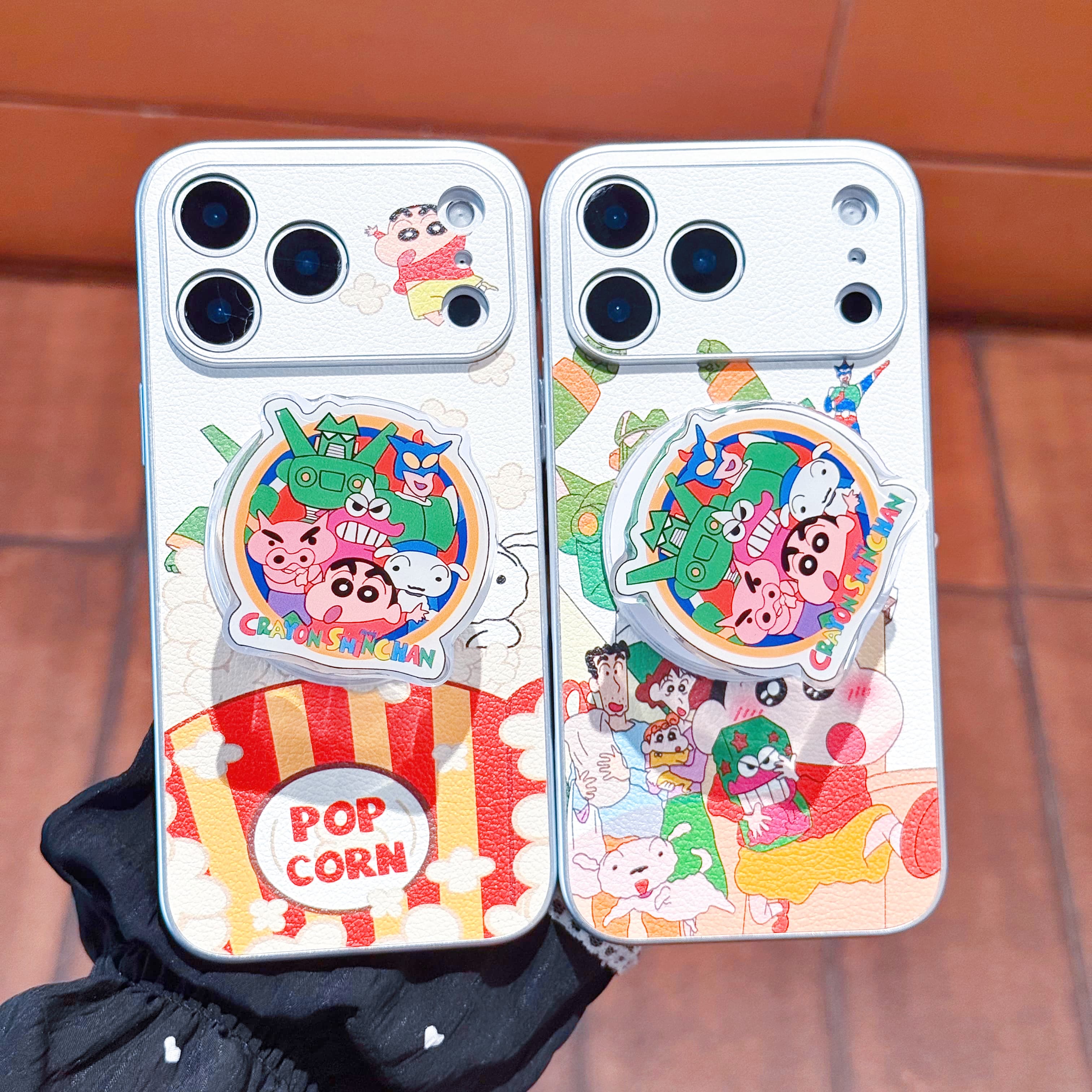 吉能虎新款超人小新适用于苹果17promax带手链支架磁吸手机外壳iPhone16pro全包边防摔15/14/13保护套