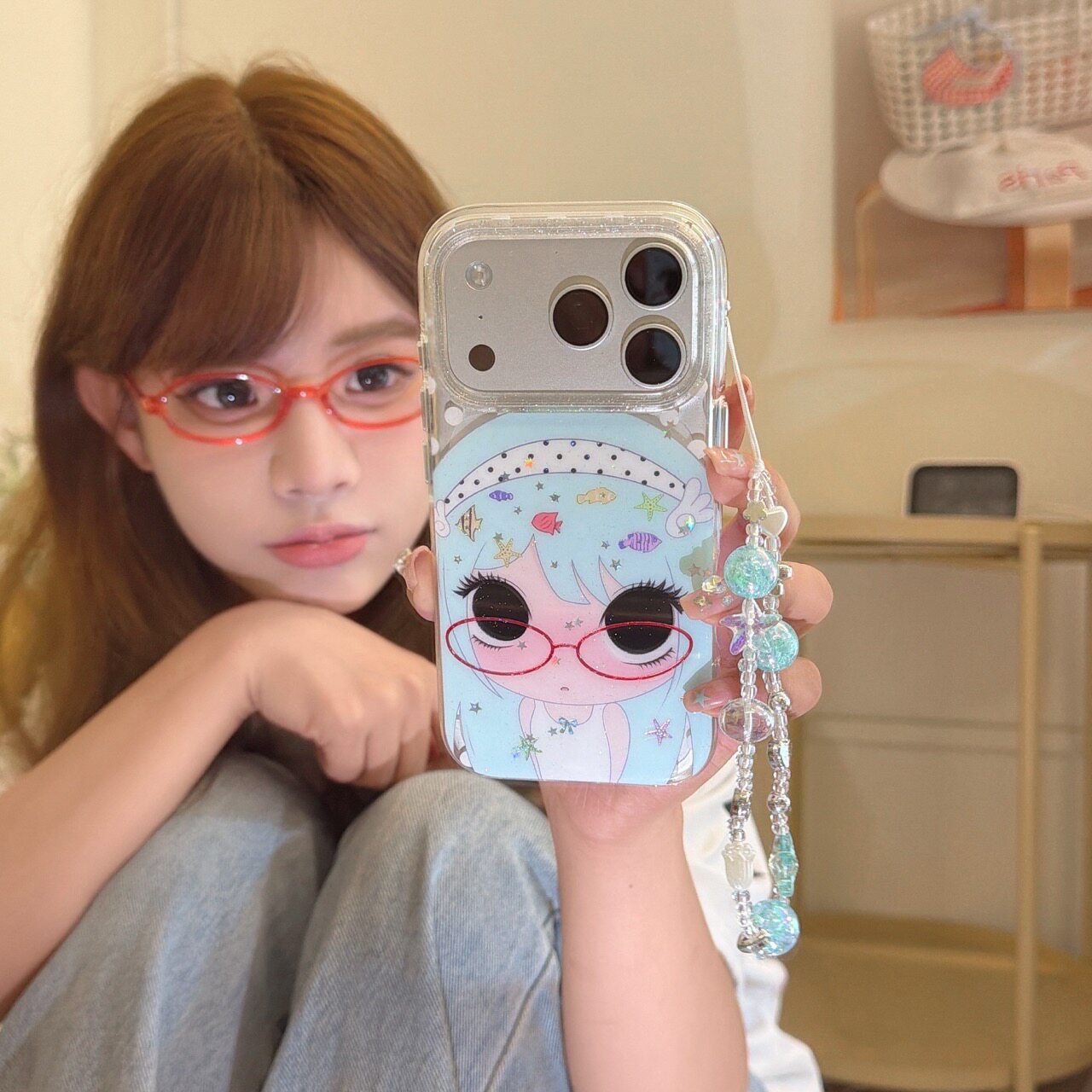 吉能虎新款海星小鱼蓝发眼镜少女适用于苹果17promax带手链手机外壳iPhone16pro全包边防摔15/14/13保护套